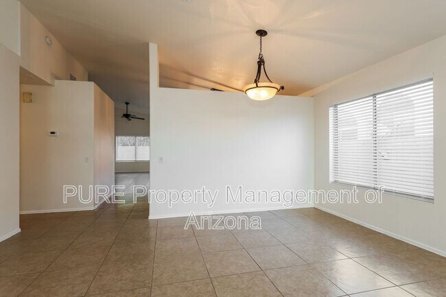 Building Photo - 1870 E Oakland St