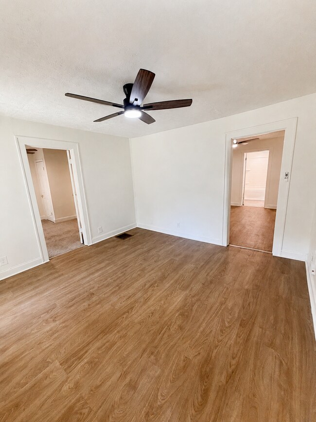Building Photo - 1221 Vim Dr