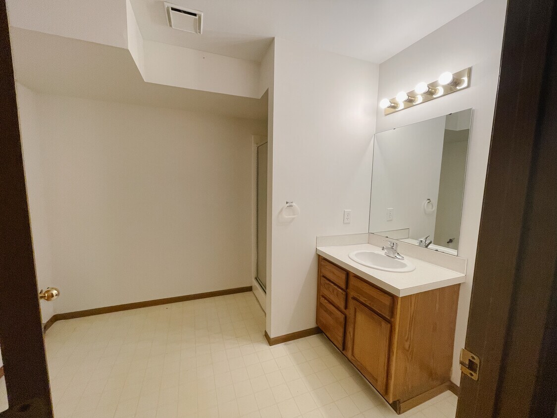 985 Cedar Run Ct NW, Walker, MI 49534 Townhome Rentals in Walker MI