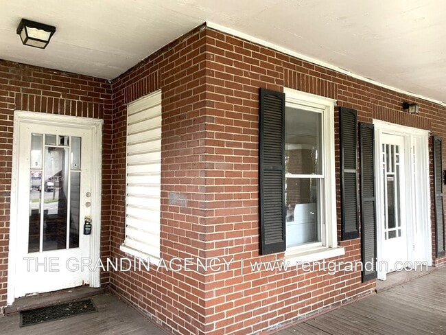 Foto del edificio - 1306 Patterson Ave SW