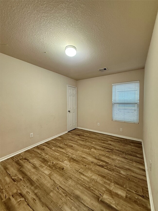 Building Photo - 14802 Fir Knoll Way
