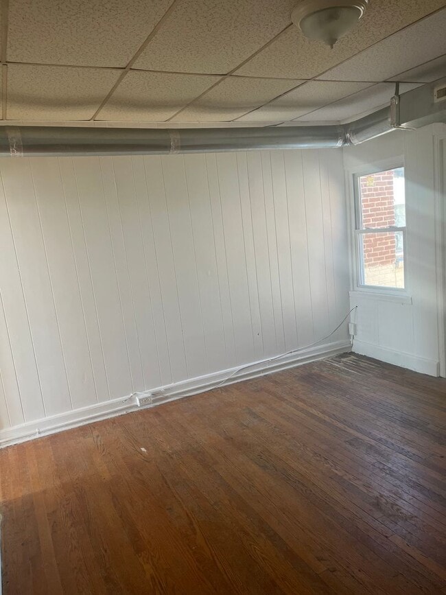 Building Photo - 2030 Wilkens Ave