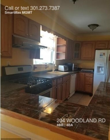 Foto del edificio - 204 Woodland Rd