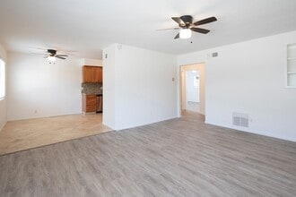 Building Photo - 943 Oak Ave
