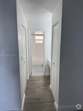 Building Photo - 2903 N Miami Beach Blvd