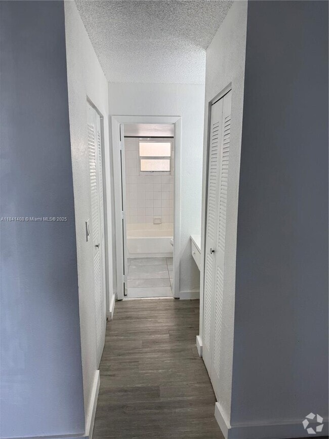 Building Photo - 2903 N Miami Beach Blvd