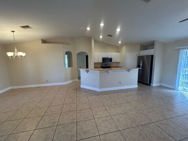 Foto del edificio - 1900 Kismet Pkwy W