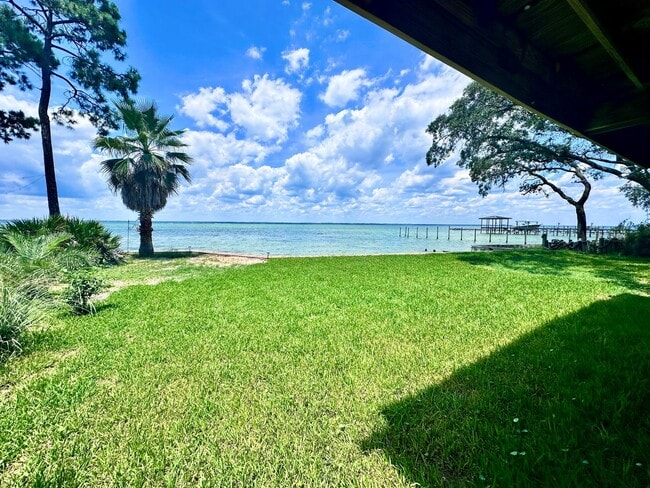 Building Photo - Beautiful 3B/3.5B Waterfront Fully Furnished Home available for Long-Term Rental!