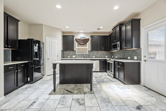 Foto del edificio - 6605 Fallen Breeze Ln