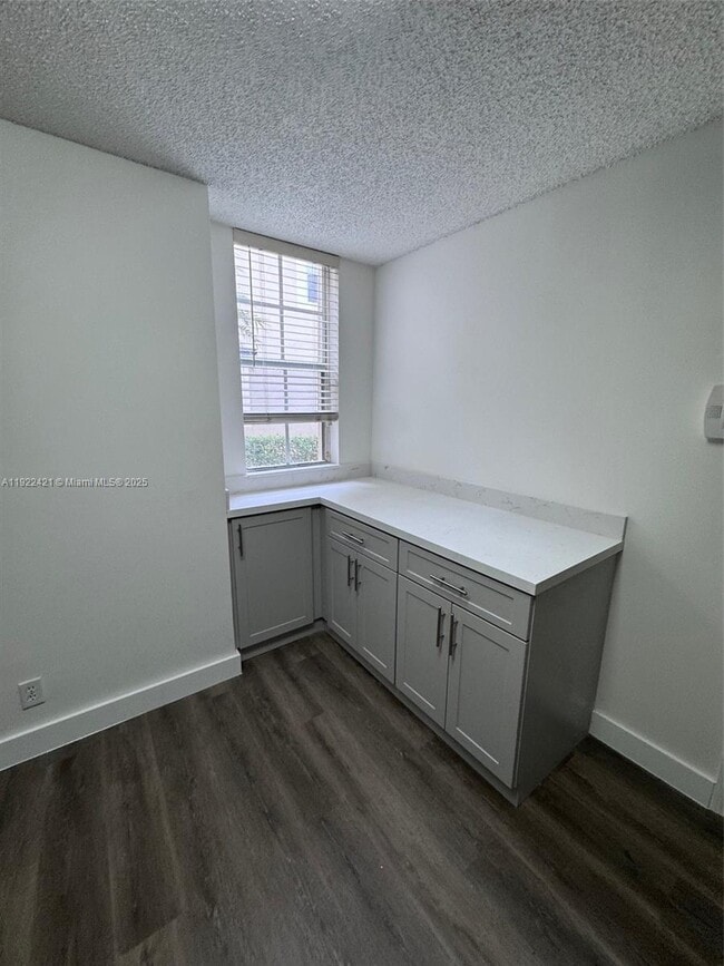 Building Photo - 1140 Sorrento Dr