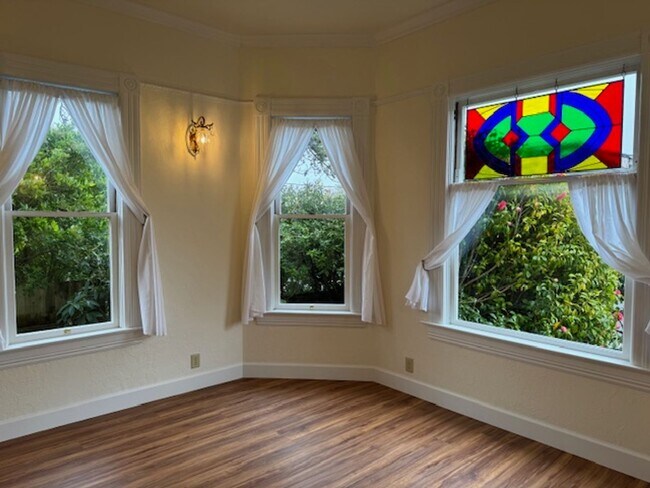 Foto del edificio - 3 or 4 bedroom, 2.5 bath very special home