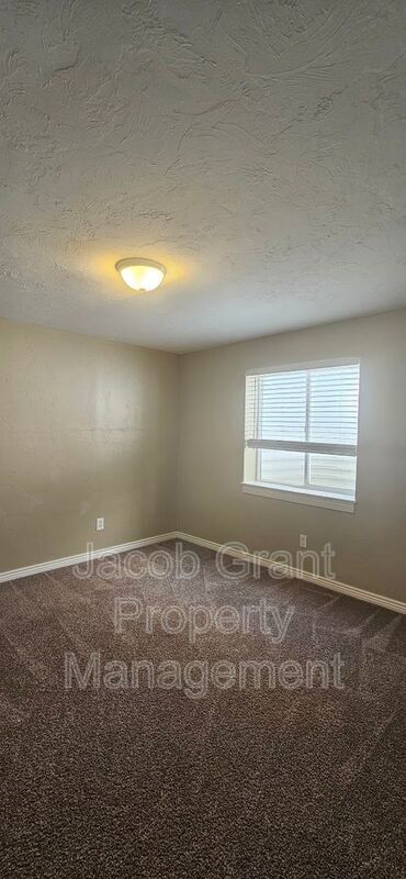 Building Photo - 3314 Woodside Dr