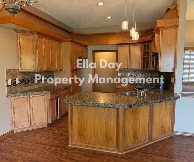 Foto del edificio - 3025 Triple Creek Dr