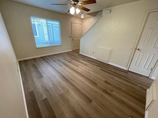 Building Photo - 3905 Pheasant Dr