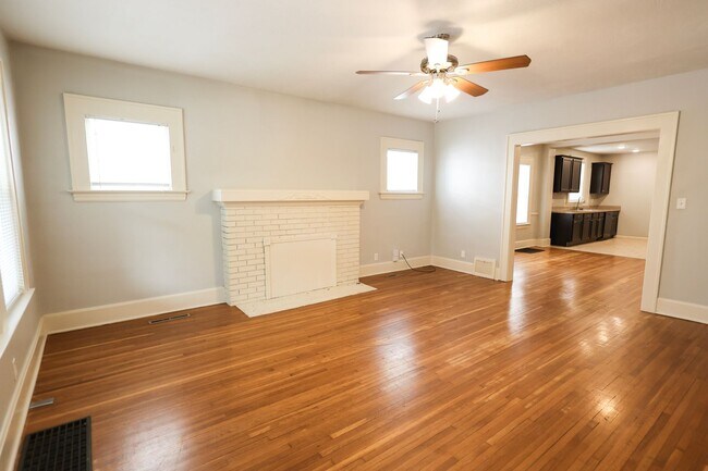 Foto del edificio - 1351 E Cherry St