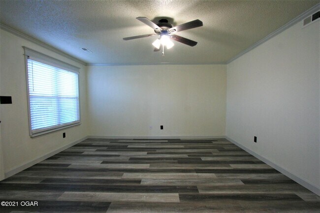 Building Photo - 3111 E 12th St