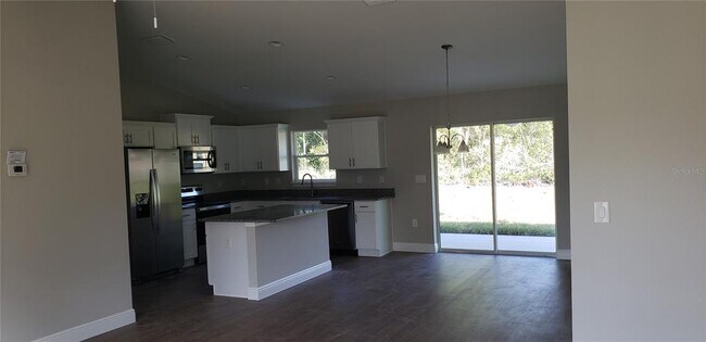 Building Photo - 11 Oak Circle Pass