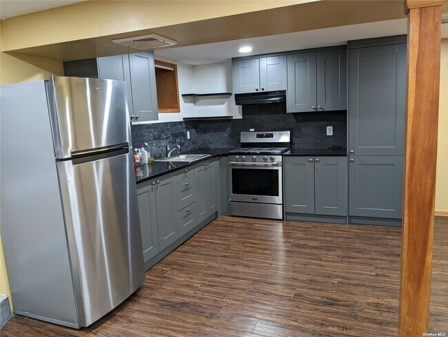Building Photo - 27 Blydenburgh Rd