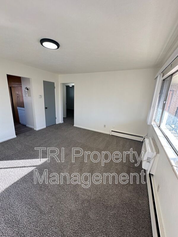 Building Photo - 2012 6th Ave