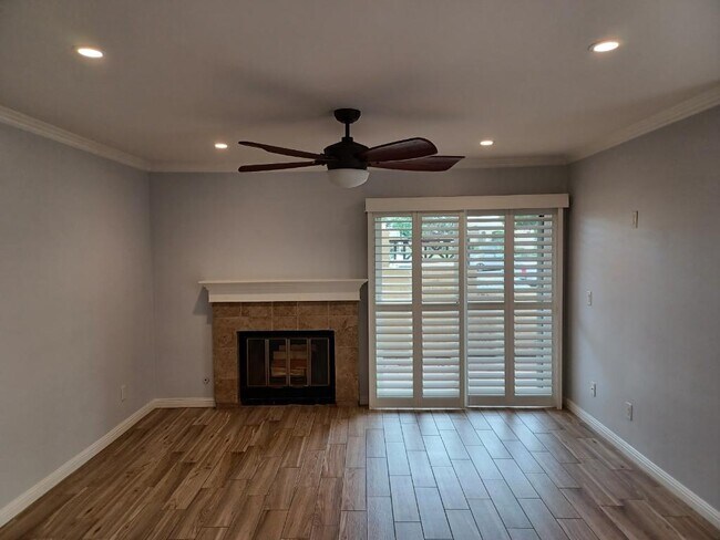 Building Photo - 2067 Lakeridge Cir