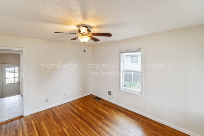 Building Photo - 908 E Longfellow Ave