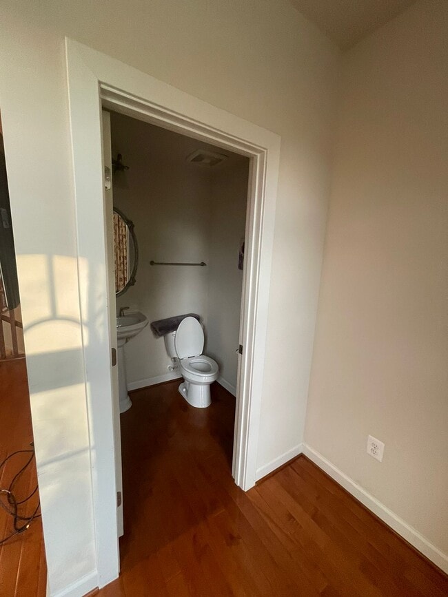 Powder room - 14717 Wootton Crossing Ct