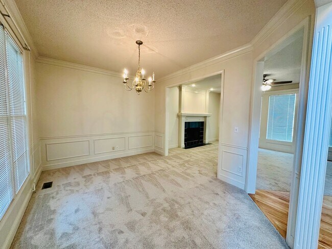 Building Photo - {12122} Spacious Lexington Park Two-Story ...