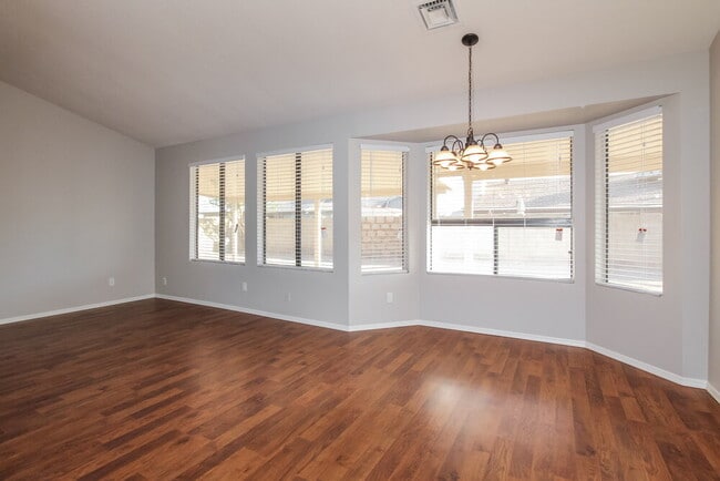 Foto del edificio - 5215 W Diana Ave