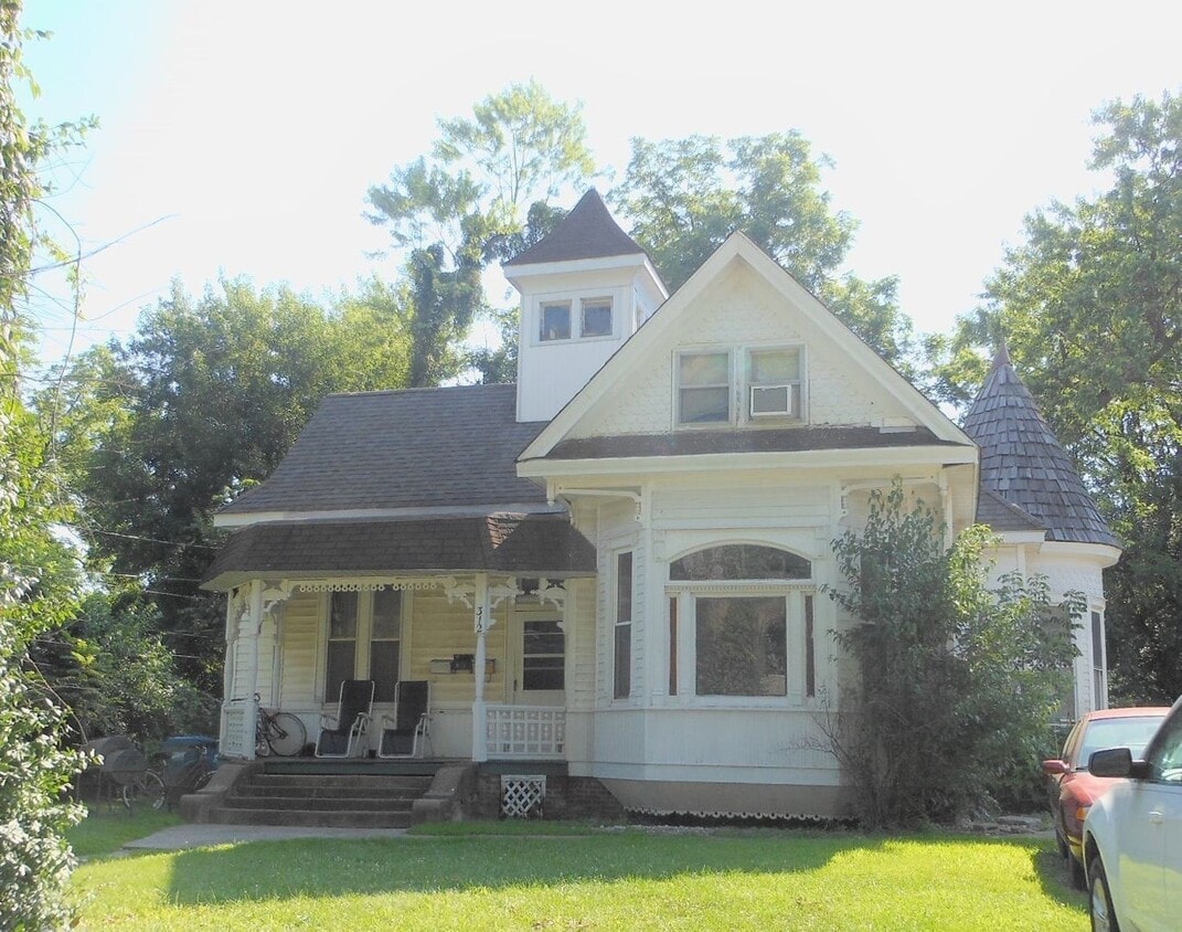 Primary Photo - 312 S Fillmore St