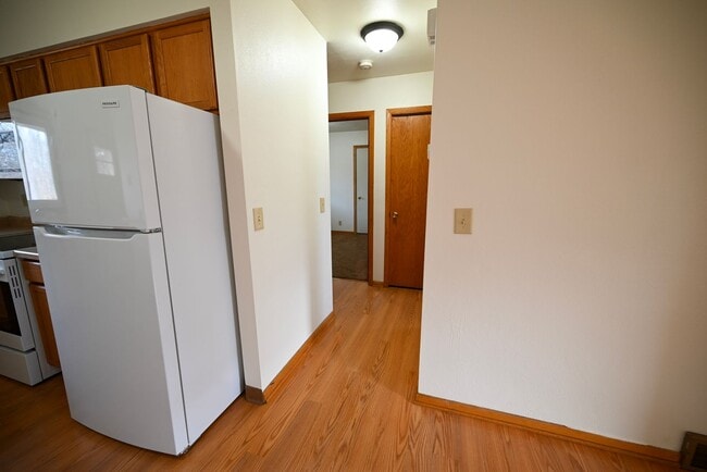 Building Photo - Summit Ave. Duplex