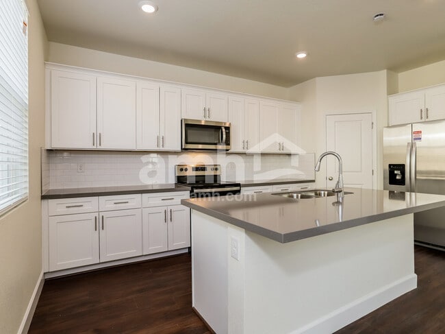 Building Photo - 13807 E 101st Ave