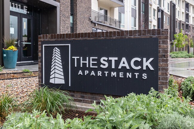 Letreros - The Stack Apartments