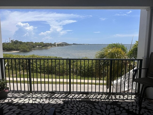 Building Photo - 3702 NE Indian River Dr
