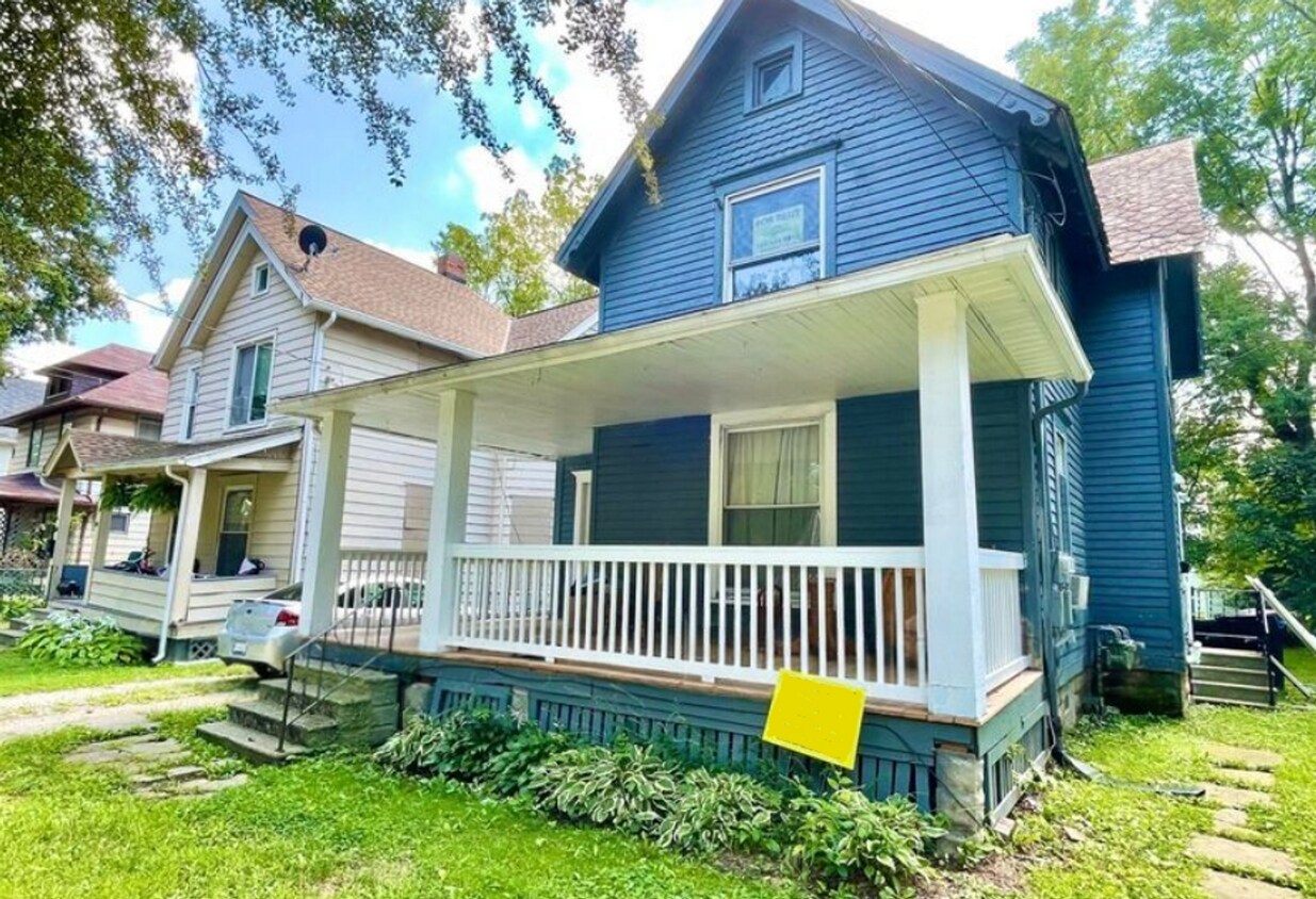 Primary Photo - 228 Gates Ave