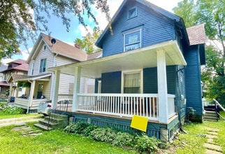 Building Photo - 228 Gates Ave
