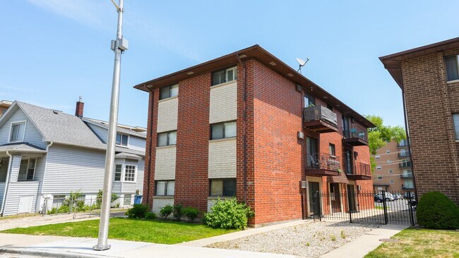 Building Photo - 230 Circle Ave