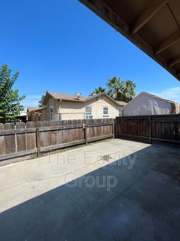 399 S Valencia Blvd Unit 399, Woodlake, CA 93286 Condo for Rent in