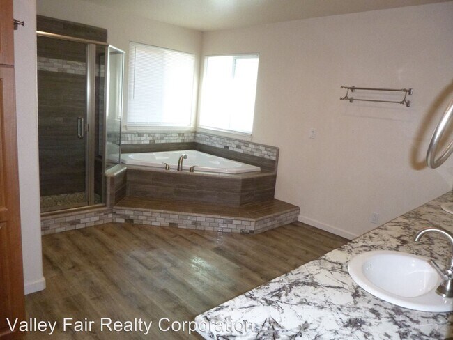 Building Photo - 990 Richland Rd