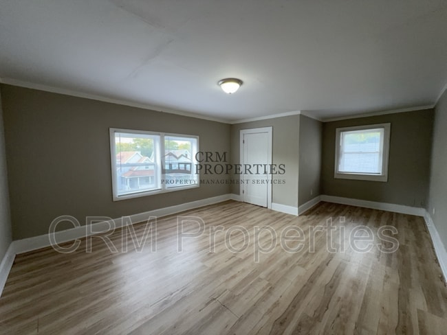 Building Photo - 301.5 N Temple Ave