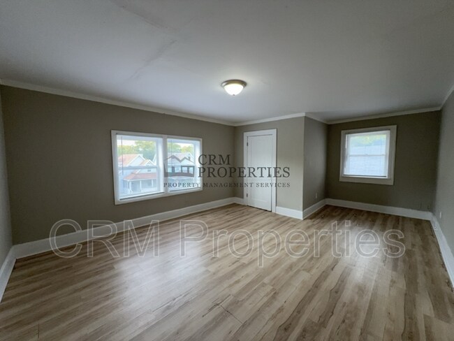 Foto del edificio - 301.5 N Temple Ave