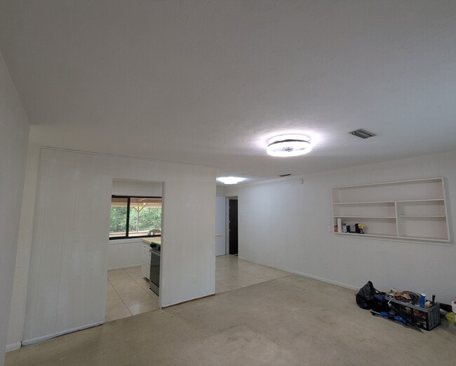 Building Photo - 2002 NE 15th Ter