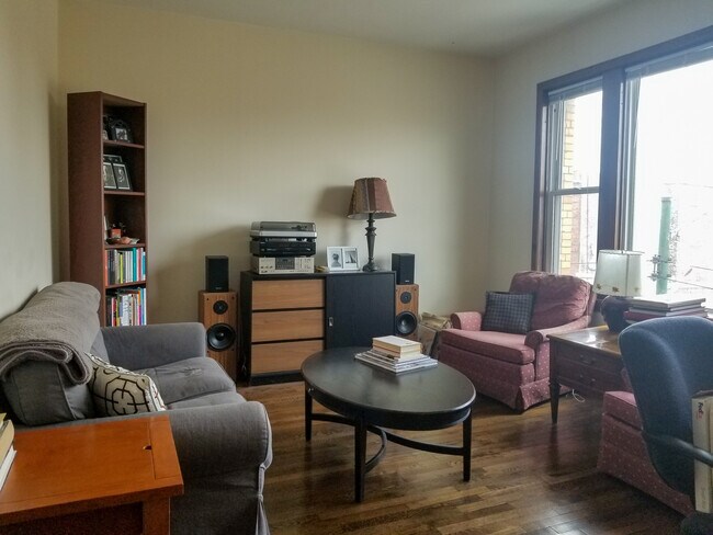 Foto del edificio - 3463 S Archer Ave