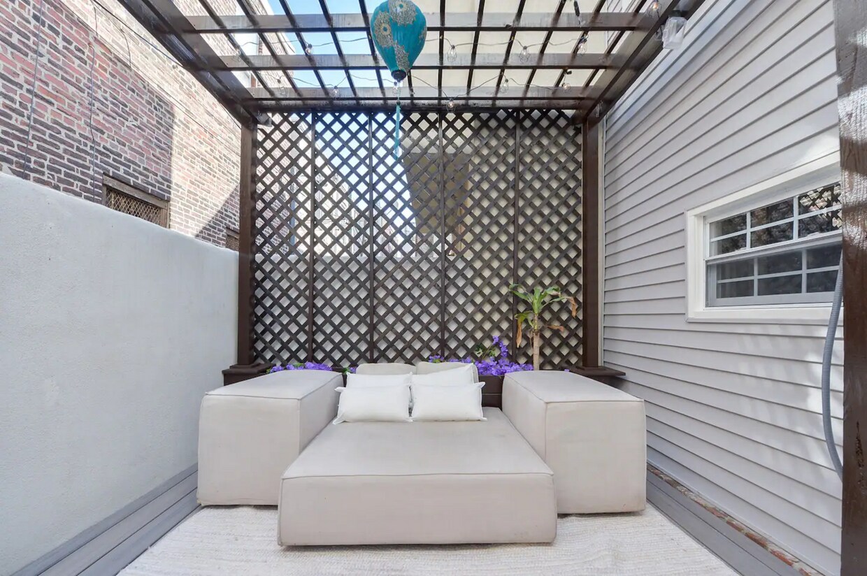 Building Photo - 1121 S 18th St