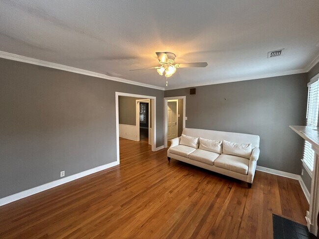 Foto del edificio - Highly sought after Monticello Unit Coming in April!