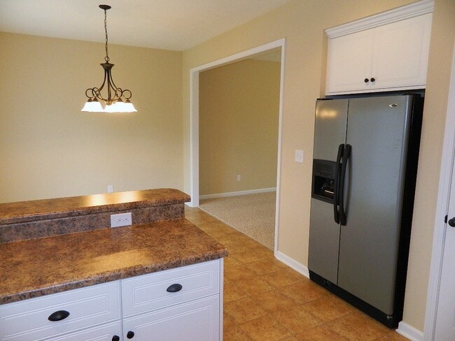 Building Photo - 899 Westlawn Dr