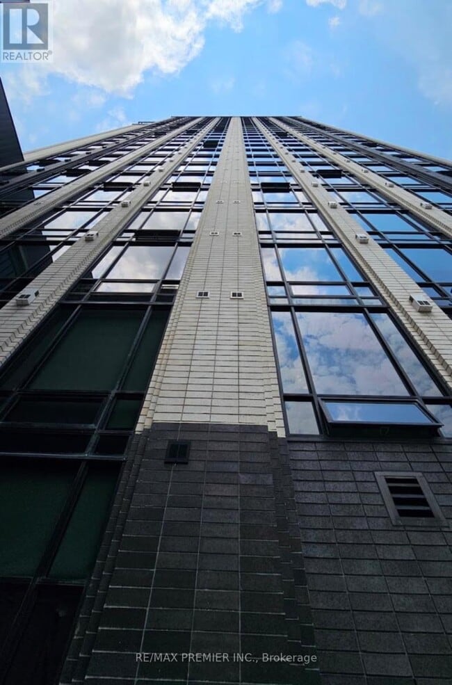 Building Photo - 145 Columbia St W
