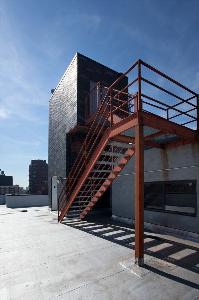 Foto del edificio - 2147 Second Ave