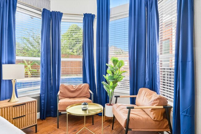 Foto del edificio - 5709 Courtney Cir