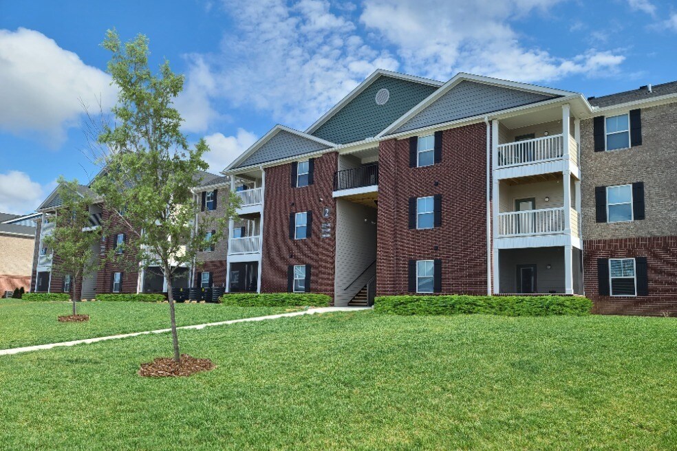 Crestwood Commons Apartments 10000 Judge Carden Blvd Crestwood, KY Apartments for Rent in