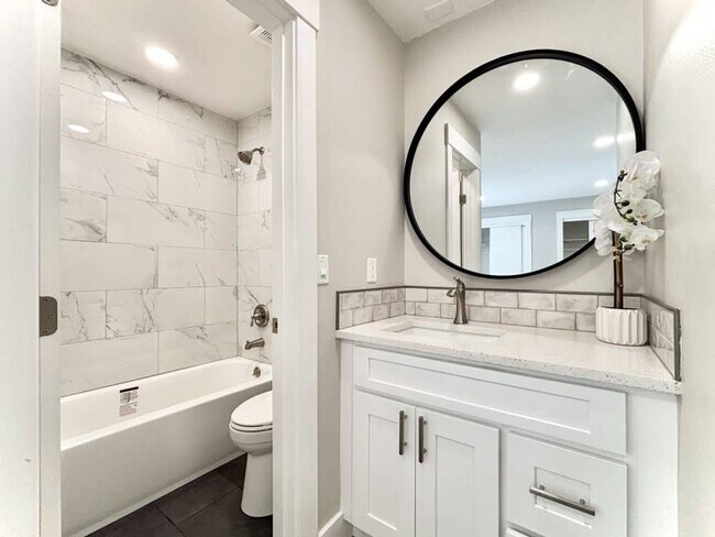 Building Photo - Remodeled 2Bd/2Ba Apartment in S Boulder F...